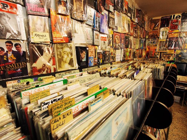 IL0VEthe80s's tweet photo. BEFORE SHAZAM AND INTERNET
Asking the record store owner and others around the desk for the song that goes “da dada da dah dar” with the trumpets and funky base… https://t.co/N66IQUFEut