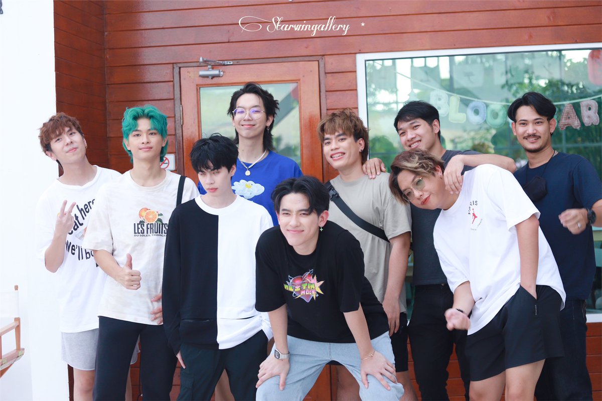 starwingallery's tweet photo. แก๊งค์เราโคตรเท่! 💜🤲🏻 https://t.co/g6JMZlSShm