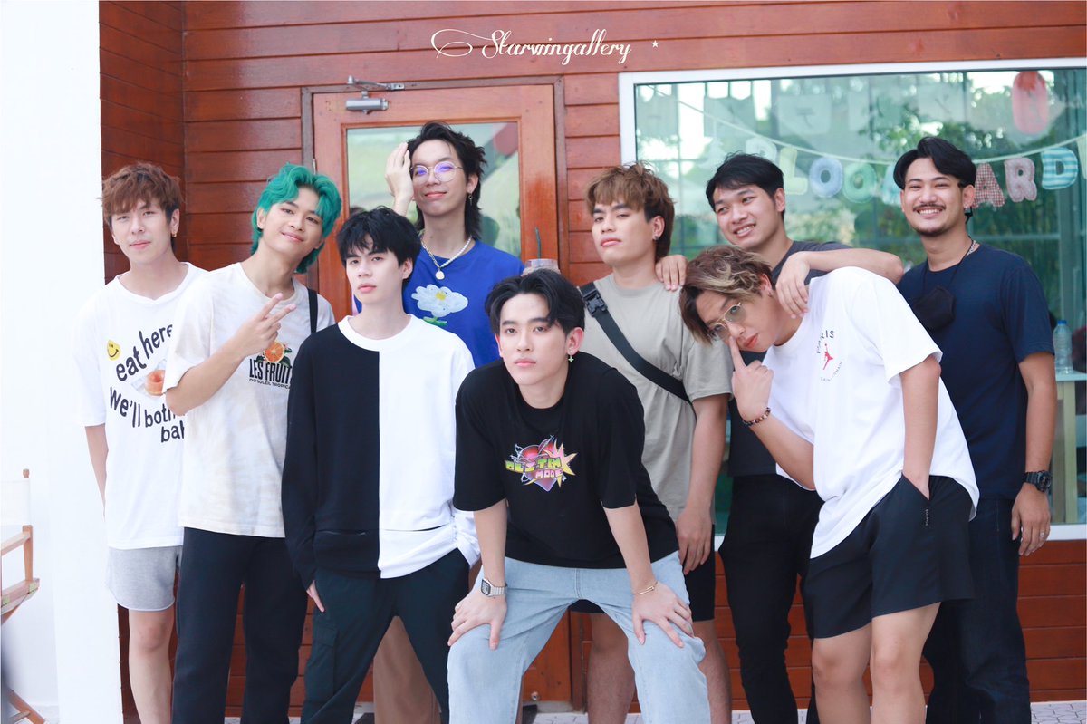 starwingallery's tweet photo. แก๊งค์เราโคตรเท่! 💜🤲🏻 https://t.co/g6JMZlSShm