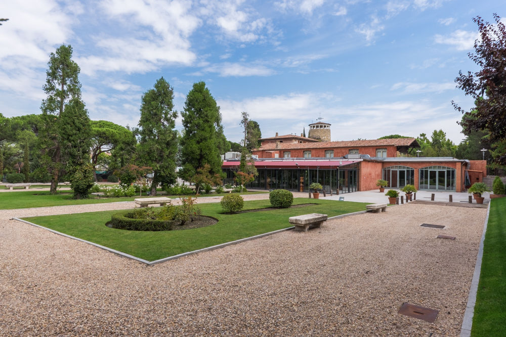 SmartyEventos's tweet image. Arranca la temporada del buen tiempo, ¿y qué mejor que hacerlo que con actividades de Team Building al aire libre? La pasada semana estuvimos en "La masía de José Luis" realizando una actividad con temática tecnológica y vuelo de drones. 🚁