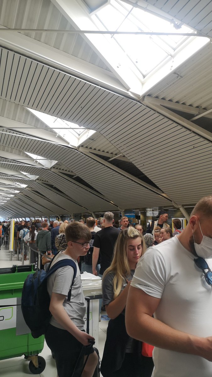danny6666's tweet photo. @schiphol may holidays are over! Just get more personnel and oay them better!!! https://t.co/rK6wPyc72a