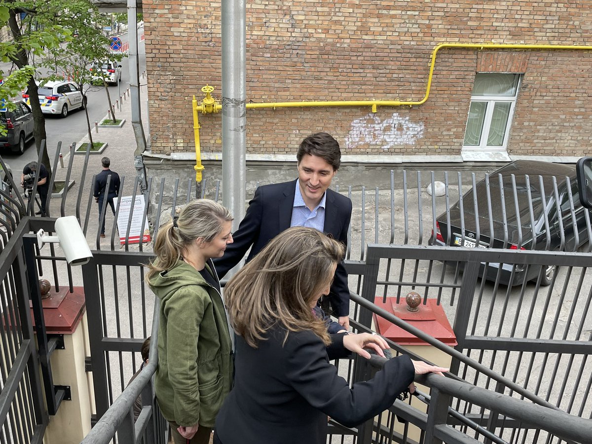 covid_parent's tweet photo. BREAKING: @JustinTrudeau risks life and limb by traveling to #Ukraine and walking around outdoors without the protection of an N95 facemask.

👇🏻 https://t.co/t3RRCdnKNP