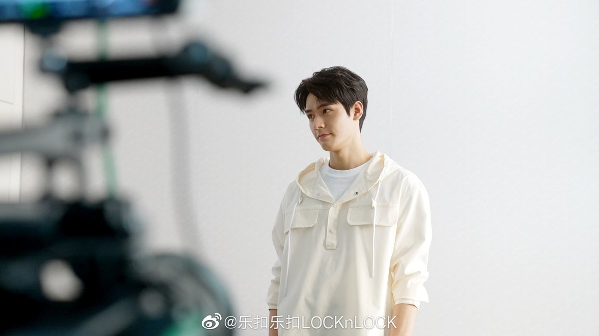 gongnjun's tweet photo. UnLOCKing these so called mysterious behind-the-scenes pictures, Gong Jun is here to remind everyone to stay dehydrated and drink enough water with LOCKnLOCK. https://t.co/at7SP3VhAO