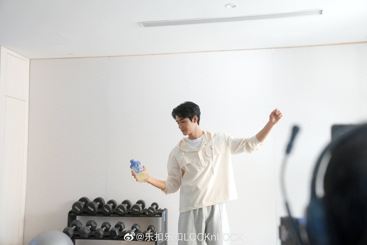 gongnjun's tweet photo. UnLOCKing these so called mysterious behind-the-scenes pictures, Gong Jun is here to remind everyone to stay dehydrated and drink enough water with LOCKnLOCK. https://t.co/at7SP3VhAO