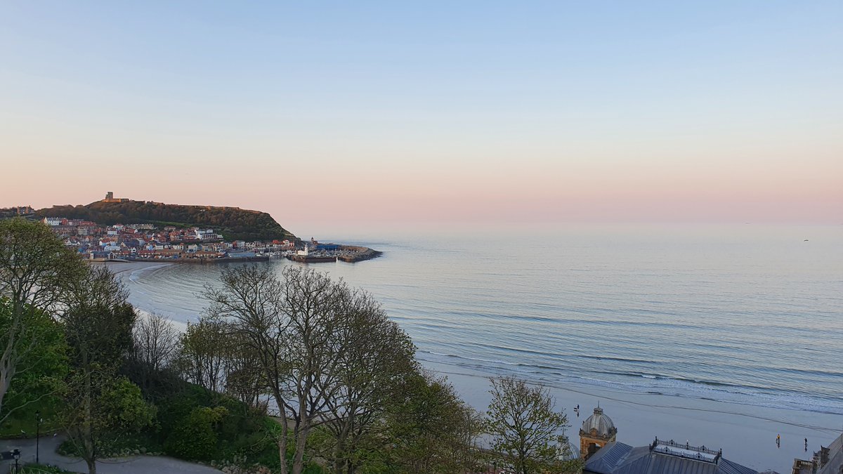 TowerEstatesLtd's tweet photo. Not a bad view this weekend in Scarborough #beach #Scarborough #Castle #Lighthouse https://t.co/o0xEzx4IWt