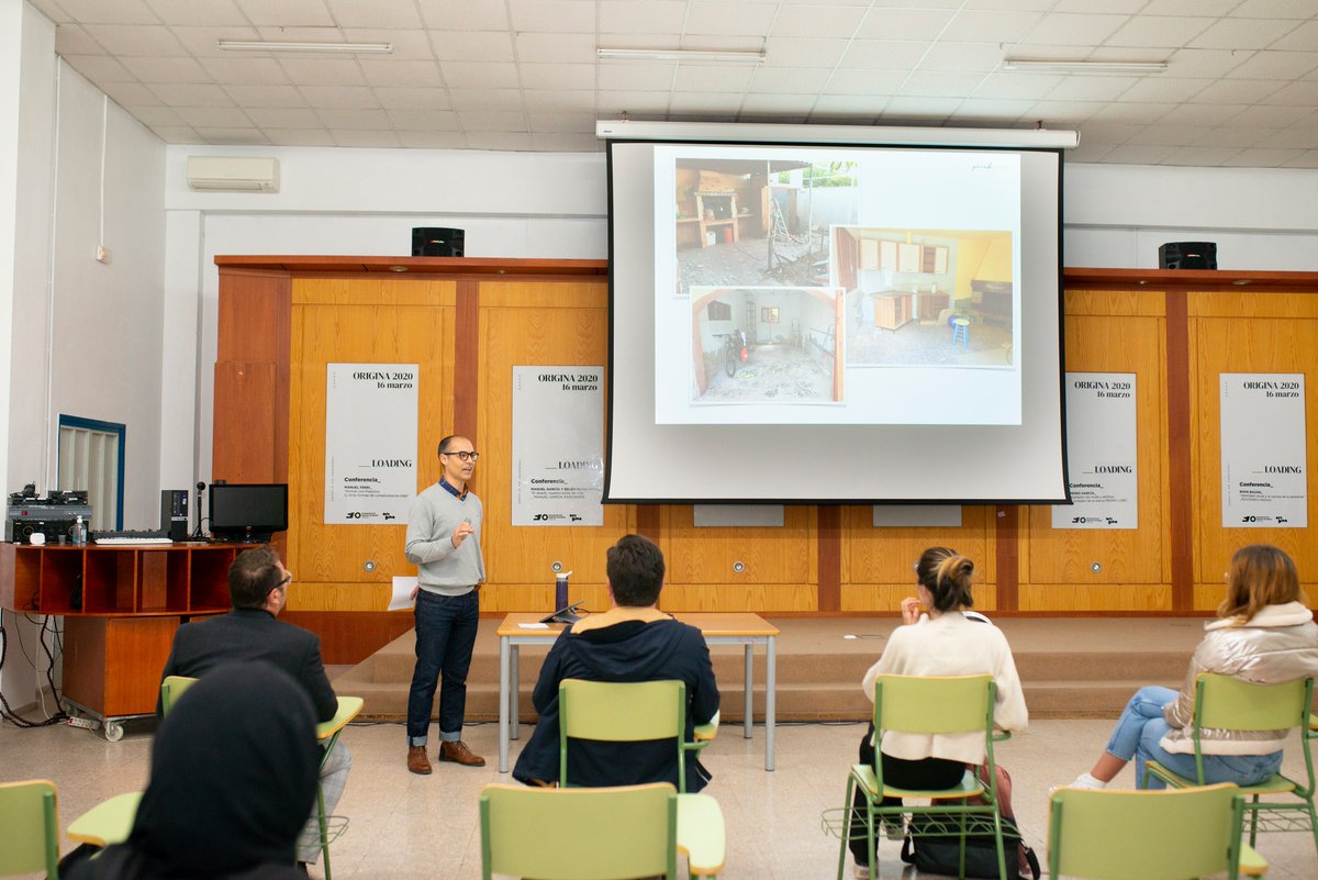 CDICV's tweet photo. CHARLA CARLOS POVEDA EN EASDO
El pasado 5 de mayo los alumnos y profesores de diseño de interiores de @Easdorihuela contaron con la #charla ‘El lado humano del #interiorismo’ a cargo del colegiado #CDICV Carlos Poveda.
Fotos: #easdo
+info: https://t.co/Kp16LHusXP https://t.co/qJN3CPqi0E