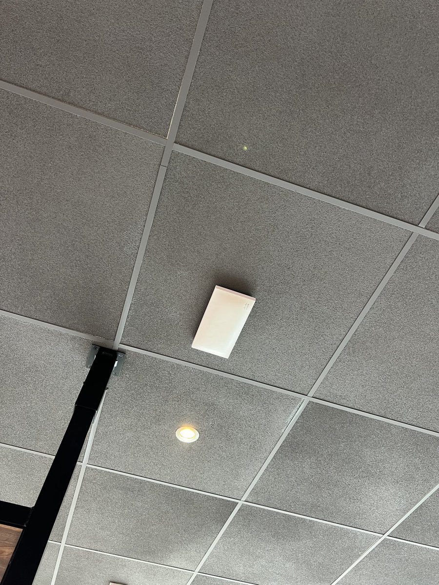 TheWiFiConnect1's tweet photo. It looks like @KFC_UKI in Glasgow could do with our skins for their Wi-Fi access points 😆 

https://t.co/8I6BKZ7mNJ 

#wifi #skins #apcovers #kfc https://t.co/yb0jqTxR5c