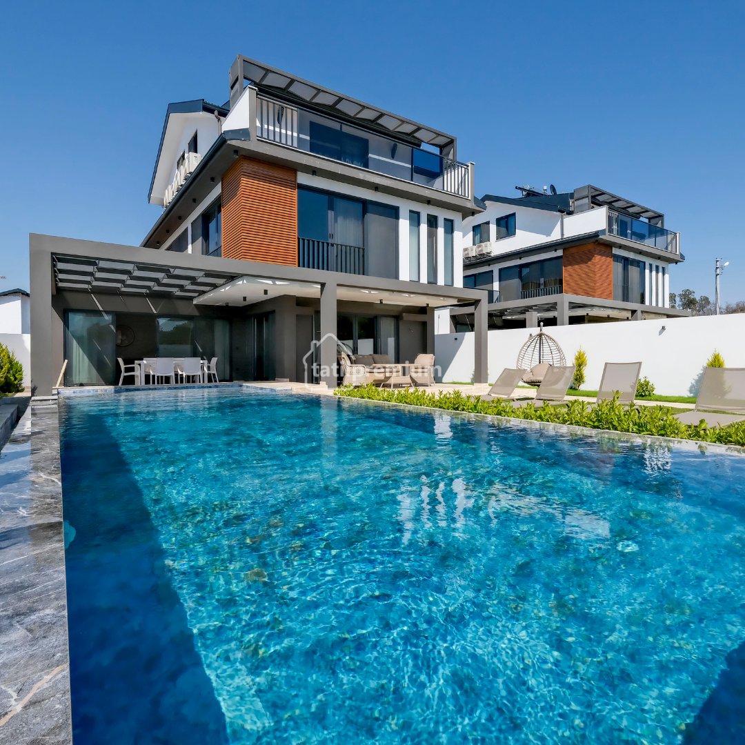 tatilpremium's tweet photo. Villa Maison yapımı 2022 yılında tamamlan, görkemli mimarisi ile lüks ve konforu bir arada sunan villalarımızdan en yenisidir.

https://t.co/Qh9LGuldMs 

#kiralikvilla #tatilpremium #fethiyekiralikvilla https://t.co/3wultR4WdJ