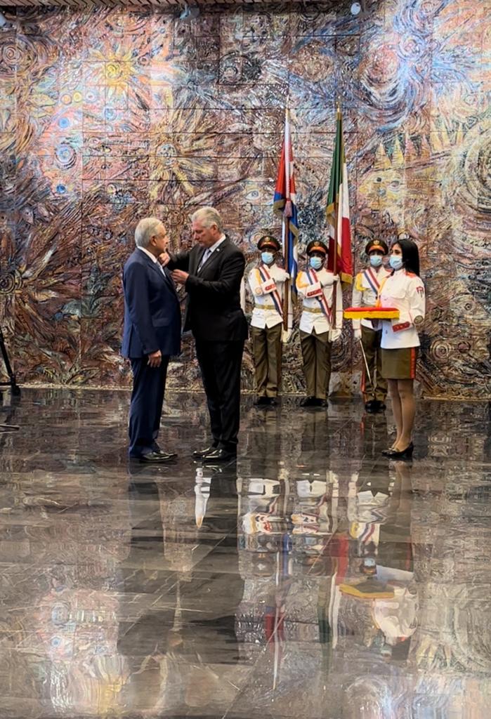 Gracias <a href="/lopezobrador_/">Andrés Manuel</a>, es legado d #FidelPorSiempre, #Raul y ahora <a href="/DiazCanelB/">Miguel Díaz-Canel Bermúdez</a>.
1.Gracias al generoso, solidario y ejemplar pueblo d #Cuba 
2.Nunca he apostado ni apostaré al fracaso d la #RevolucionCubana
3.Este pueblo volverá a demostrar q la razón es más poder… #CubaVive🇨🇺