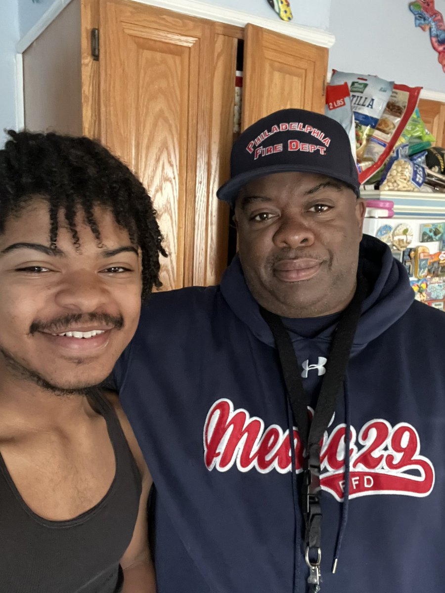 rdaddym28's tweet photo. Happy 18th birthday to the light of my life on to college in August Dad is so proud of you https://t.co/80vLTqLbvv