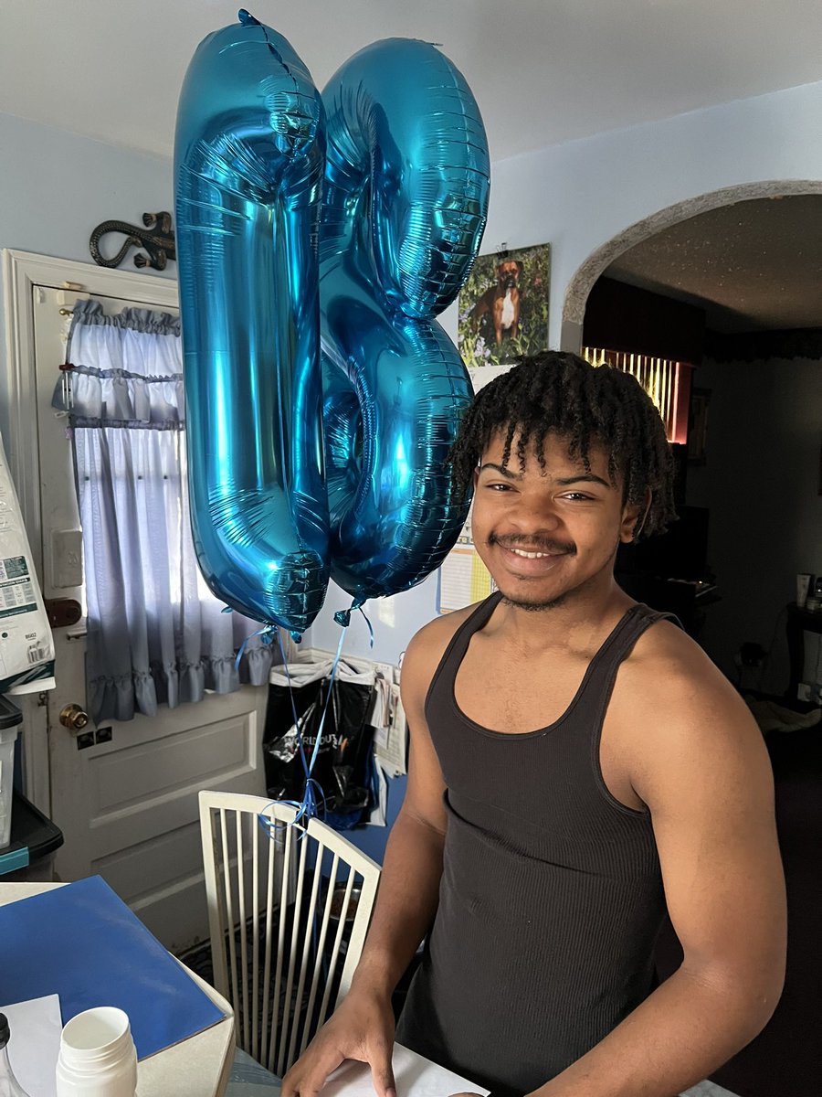 rdaddym28's tweet photo. Happy 18th birthday to the light of my life on to college in August Dad is so proud of you https://t.co/80vLTqLbvv