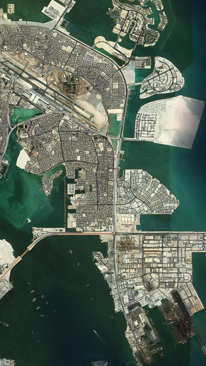 map_bh's tweet photo. You can easily recognize old Hidd apart from the reclamations by just looking at the road structure in maps. Original Hidd has a road structure that is shaped by the shoreline and natural features of the OG village. The roads in the surrounding reclamations are perfect grids. https://t.co/IWiC2SIqNO