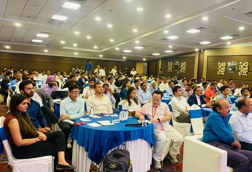 iShankarLalwani's tweet photo. इस अवसर पर मध्यप्रदेश शासन के मंत्री श्री @opsakhlecha जी, एमएसएमई विभाग के प्रमुख सचिव श्री @pnarahari जी, डॉ श्री निशांत खरे जी, मध्यप्रदेश शासन के वरिष्ठ अधिकारी, गणमान्य नागरिक एवं उत्साह से भरपूर स्टार्टअप के साथी मौजूद थे।
#MPState #StartUpPolicy #MSME #StartUp https://t.co/z4Qvb11VZZ