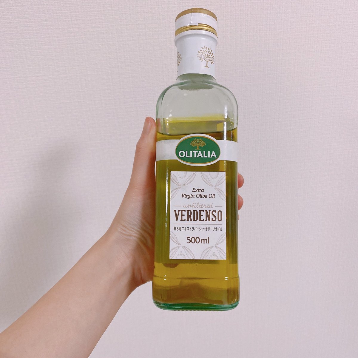 chu327a's tweet photo. 今日は夫が出張で帰ってこないので、ロゼで1人飲み🥂💕🥂
義理のお母さんにいただいた無濾過のオリーブオイルにバゲットをつけていただく✨
香りがすごい豊か
わかんないけど高そう😅
#1人飲み　#お酒好きな人と繋がりたい https://t.co/wWoVs0OUUw
