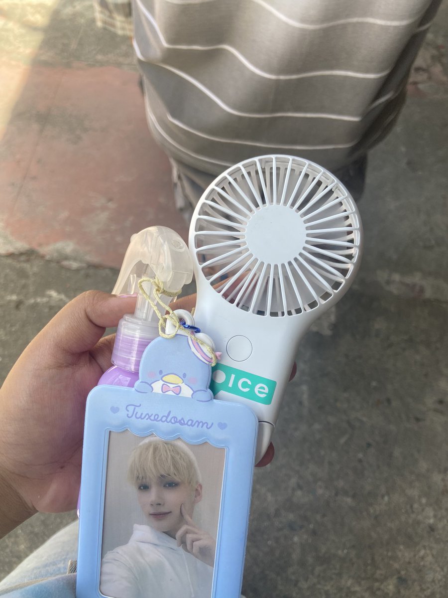 soogyuhauls's tweet photo. my voting essentials! manifesting 3 seats for #95Kabataan, #LeniKiko and #LabCo win 🥹🥹 https://t.co/BuTfqVLDFQ