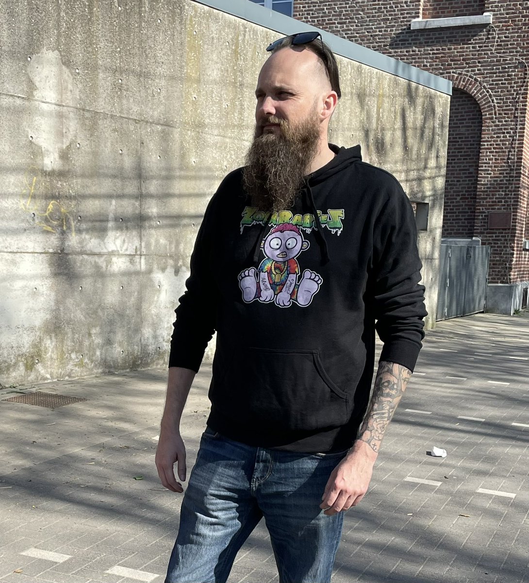 JKCryptoXYZ's tweet photo. ๐ Thank you @ZombabiesNFT for the hoodie and shirt ๐คฉ love them! ๐ง art is just fun asf! ๐ฅ gonna wear it to a business meeting later today ๐๐ #crofam #cro #NFT #Zombabies https://t.co/0jGJnE0fSy