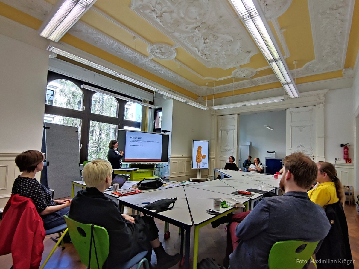 Die Uni und ihre Abläufe kennenlernen und sich miteinander vernetzen: Das waren die Themen des ersten Willkommenstages für Juniorprofessor*innen und Tenure-Track-Professor*innen, der heute im Probier- und Lernstudio im Sprachenzentrum (PULS) stattgefunden hat.