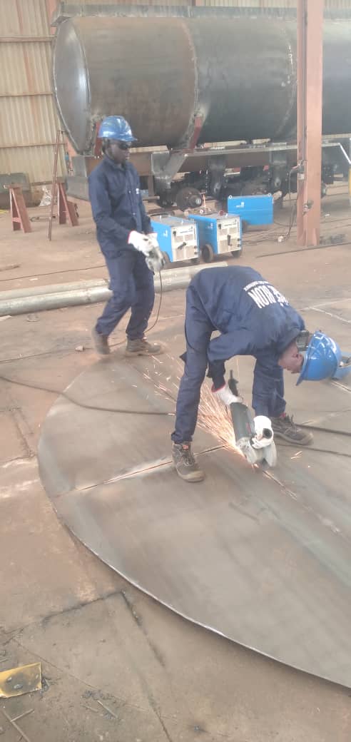 NCpmct's tweet photo. Depuis le 03/05/2022, la 2ème promotion des enfants en situation de rue en apprentissage en chaudronnerie à Nègè Blon a débuté son stage de qualification en entreprises. A la fin de ce stage d'un mois, ces 21 enfants dont 4 filles du samusocial subiront les évaluations finales. https://t.co/DFfDTXoKxZ