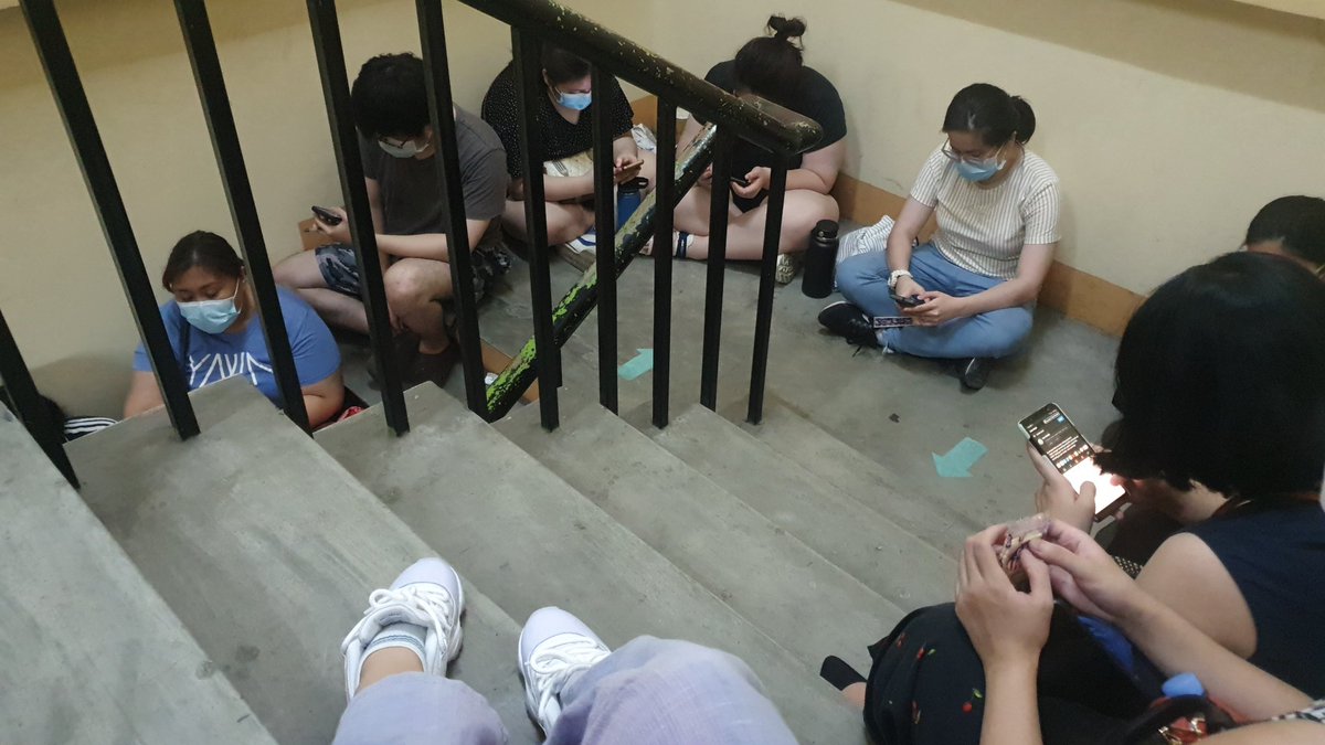 ceejtheday's tweet photo. Not a single person in our precinct cluster has been able to vote using the VCM since 6:00AM. It's already past 7PM (supposed closing time) and there was no choice but to extend the voting time. The same is happening in other parts of the country.

"No failure?" #Halalan2022 https://t.co/XA1MZo8dX1