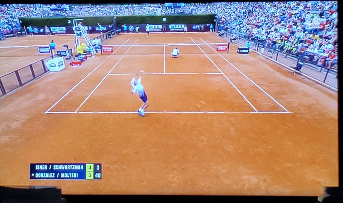 The Rome doubles crowd looks strong 💪 

Isner 6'10 playing doubles with Schwartz 5'7 is crazy to watch.

#romeopen #WatchMoreDOUBLES