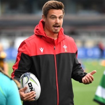 BBCWalesPitches's tweet photo. After the news on BBC1 Wales it's Czekaj for the Straight Guy: former Wales and @Cardiff_Rugby wing Chris Czekaj explores the challenges of modern-day male heterosexuality. https://t.co/SQQe65TrEC