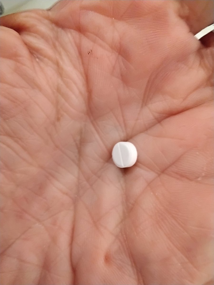 BobBout67's tweet photo. Zoals verwacht, vannacht zo lang en diep geslapen, één zo'n oxazepam doet niet zoveel meer. Ik ga radio1 weer eens aanzetten, en dan met de actualiteit op de achtergrond soezen en dutten https://t.co/lxTcaAPwwO