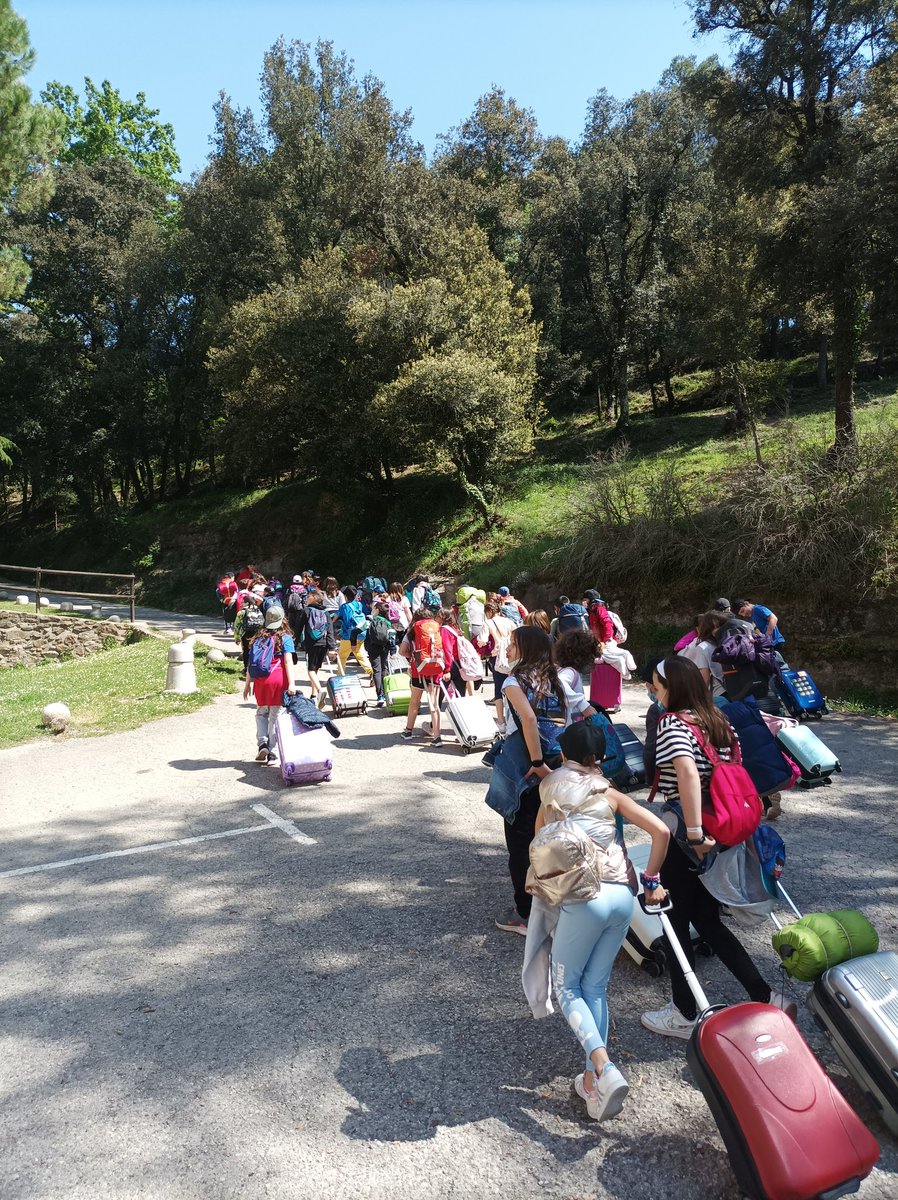 galis_esc's tweet image. Ja hem arribat, ens hem instal·lat i estem jugant!!! #ciclemitjà #4rt