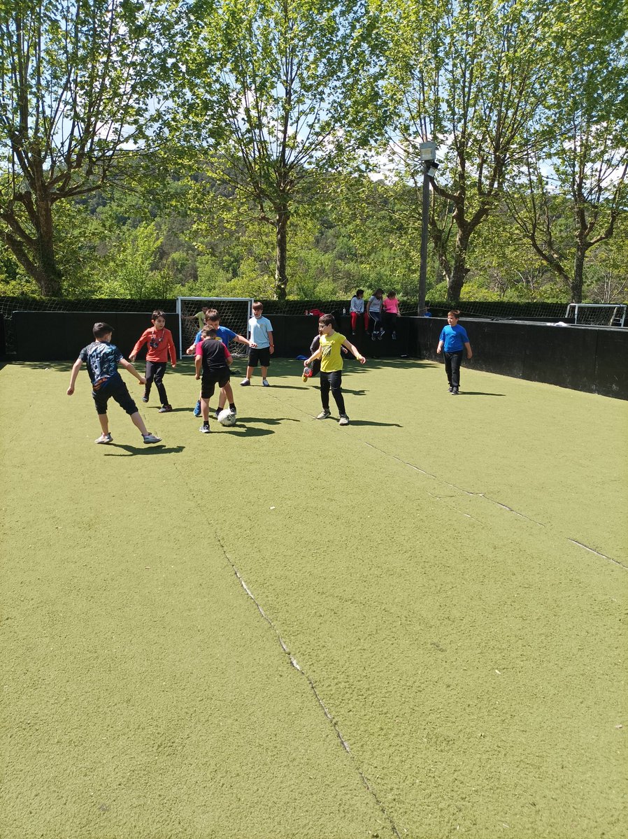 galis_esc's tweet image. Ja hem arribat, ens hem instal·lat i estem jugant!!! #ciclemitjà #4rt