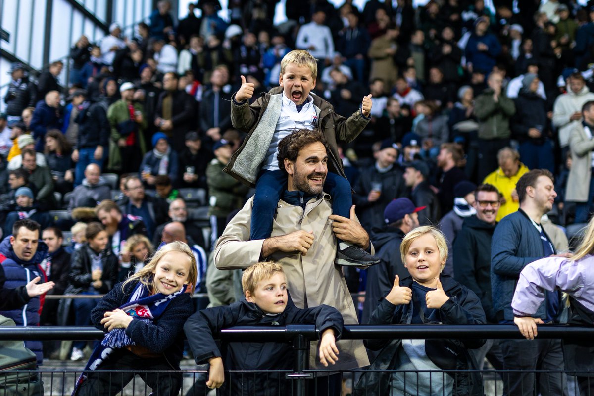 AGFFodbold's tweet photo. Store som små - alle er vi stolte som få og på torsdag det til Vejle gå i hvid og blå - for her skal slaget stå 🤍💙

Tag med holdet til den næste kamp, der er rigtig vigtig i jagten på point ➡️ https://t.co/Et56F3MqBn
#ksdh #vbagf #ultratwitteragf https://t.co/ilCXdjaACq