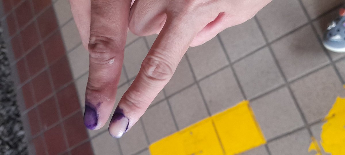 dei_roxas's tweet photo. Nag commute ng 3 oras, para sa 6 na taon na uupo! Ipanalo na natin now na!!
🌷🌸💗

#LeniRobredoForPresident 
#Leni 
#LeniKiko2022AllTheWay https://t.co/bUWzDmKbwz