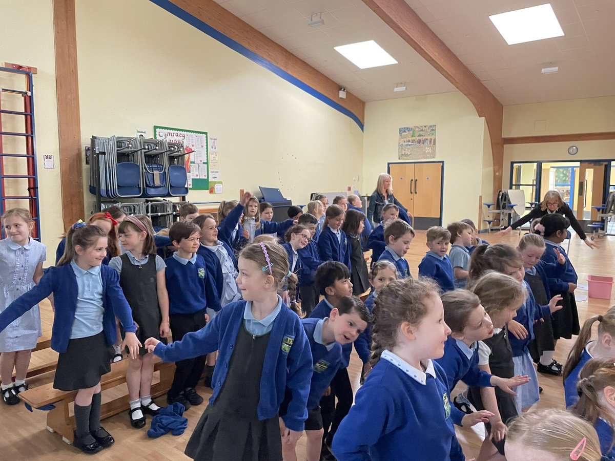LlanfoistPri's tweet photo. Reception and Year 2 were treated to a virtual visit from @NMAPlymouth this morning as part of their topics on oceans and water. We learned so many facts and found out lots of new things. Diolch yn fawr iawn to Becky for showing us around. #ethicalinformedcitizens https://t.co/iWZWybL3Tg