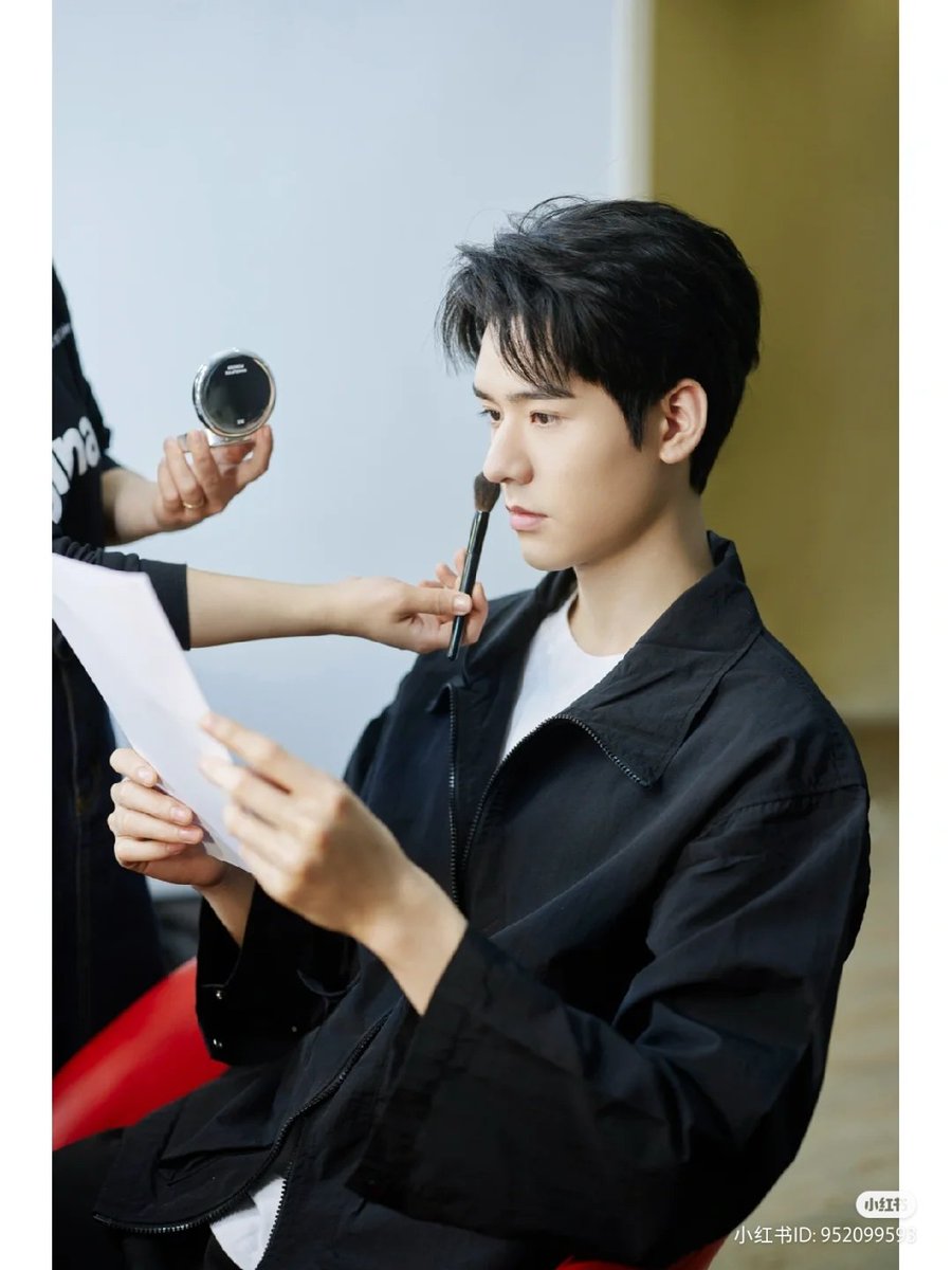 gongnjun's tweet photo. I decided to clear my phone storage and share these pictures for all of you. Hopefully Monday going just fine for everyone! https://t.co/JM4iK9Mmre