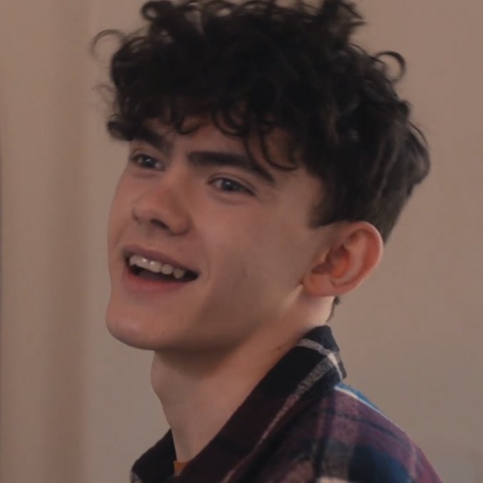 chrliethinker's tweet photo. he’s so pretty it hurts https://t.co/QkUESJ188H