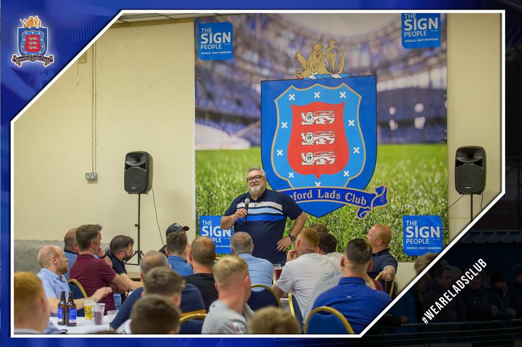HfdLadsClubFc's tweet photo. 📸👨‍👩‍👧‍👦🎤 

Superb night at our club on Saturday, photos can be viewed below ⬇️ plenty of laughter from Neil ‘Razor’ Ruddock and the comedian Lester Crabtree 🙌🤣💙

https://t.co/bPBVSM2F0E

📸- Will Cheshire

#WeAreLadsClub🦁 
#Herefordshire 
#NeilRuddock https://t.co/MaCf2eip7O