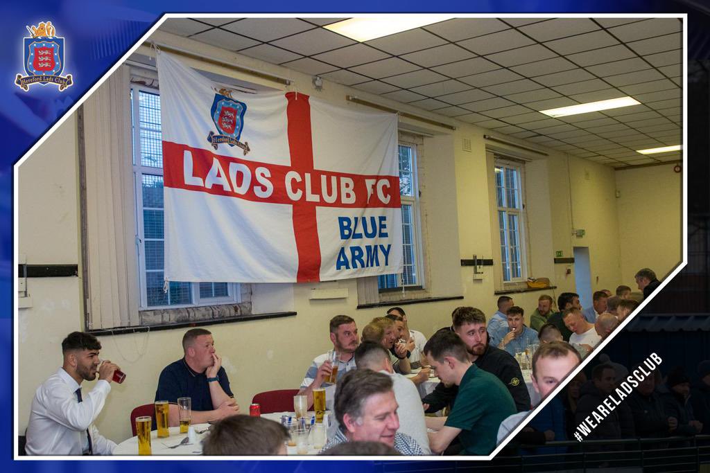 HfdLadsClubFc's tweet photo. 📸👨‍👩‍👧‍👦🎤 

Superb night at our club on Saturday, photos can be viewed below ⬇️ plenty of laughter from Neil ‘Razor’ Ruddock and the comedian Lester Crabtree 🙌🤣💙

https://t.co/bPBVSM2F0E

📸- Will Cheshire

#WeAreLadsClub🦁 
#Herefordshire 
#NeilRuddock https://t.co/MaCf2eip7O