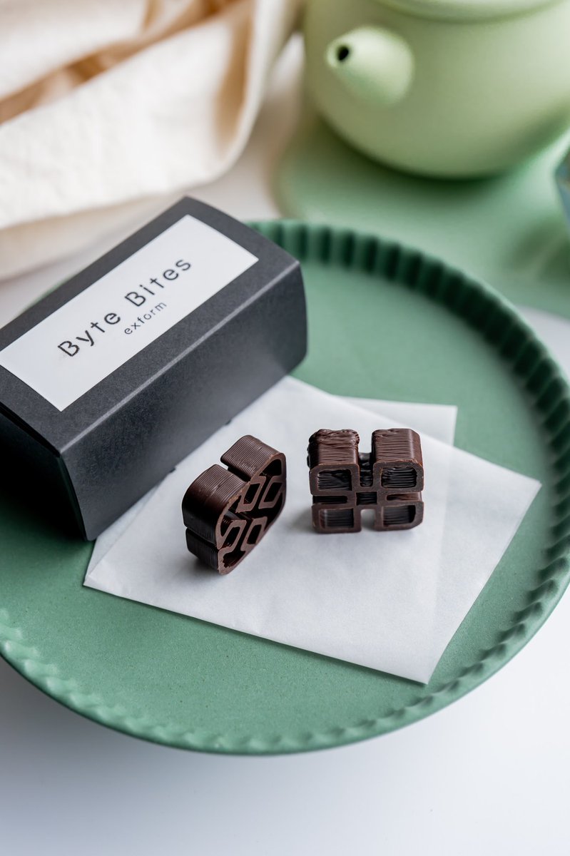 amnjrn's tweet photo. #ByteBites Inc.さんの3Dプリントチョコレート🍫
質量や規則性、脆さなどのバロメーターを変えるとチョコが違う形になるのが面白くて、食感の視覚化にも感じました🙌
甘みや苦味などに加えて、味覚の基準が増えた感じです🤔
新宿の東急ハンズ4階で明日10日まで。 https://t.co/iLOHMyAWvd