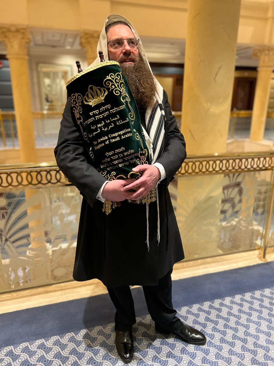 AviKaner's tweet photo. This Torah arrived in Saudi Arabia 🇸🇦 a few days ago, inscribed in the merit of King Salman and Crown Prince #MBS. Looking forward to seeing it myself very soon. @RabbiHerzog https://t.co/AjUtanDAIl