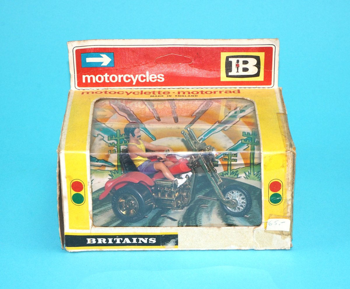 boonsart_com's tweet photo. #Britains is mostly known for their farm toys and toy soldiers. I truly love the road series from the sixties and seventies, and the choppers are its highlight. Loving that #Beeza #chopper with the #hippie!
#boonsartshop - link in bio! https://t.co/oJu0fFNxYc