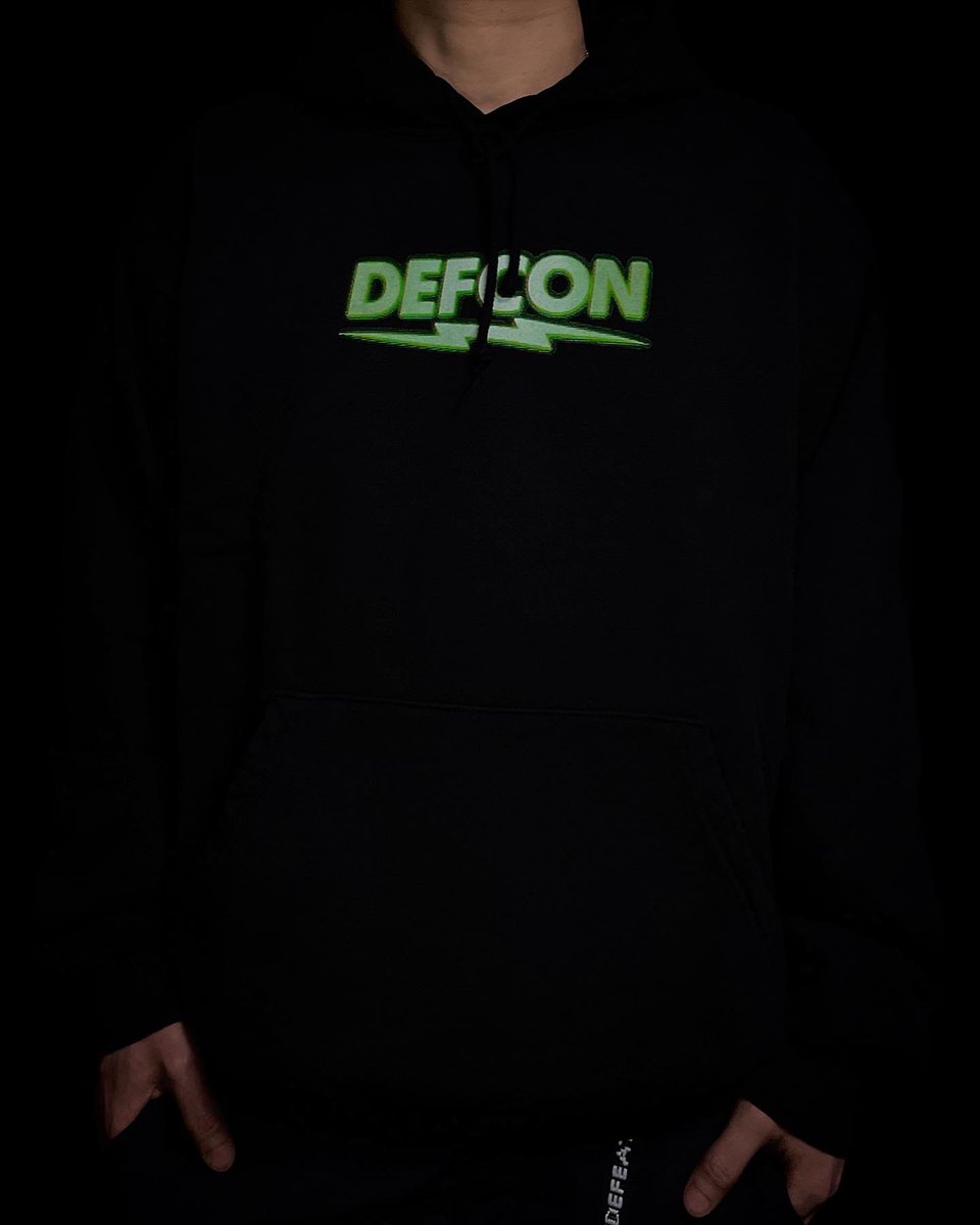 HILOG2017's tweet photo. DEFCON GROUP👍
📦Open!
・DEFCON LCD HOODED SWEATSHIRT
The hoodie was just right, not too big!😊👍
I also wear them in the middle of summer. 🏒🥅🥶🧊
📦🇺🇸✈︎📦Took me a while to open the package!😵🙌
#defcon #defcongroup
#undefeated
#nikeBlazerLow77Jumbo https://t.co/sd1cudUuVH