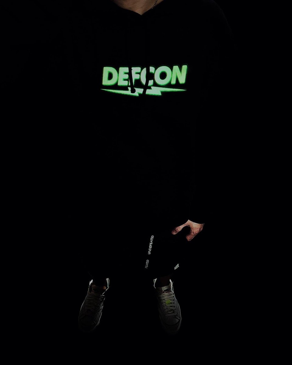 HILOG2017's tweet photo. DEFCON GROUP👍
📦Open!
・DEFCON LCD HOODED SWEATSHIRT
The hoodie was just right, not too big!😊👍
I also wear them in the middle of summer. 🏒🥅🥶🧊
📦🇺🇸✈︎📦Took me a while to open the package!😵🙌
#defcon #defcongroup
#undefeated
#nikeBlazerLow77Jumbo https://t.co/sd1cudUuVH