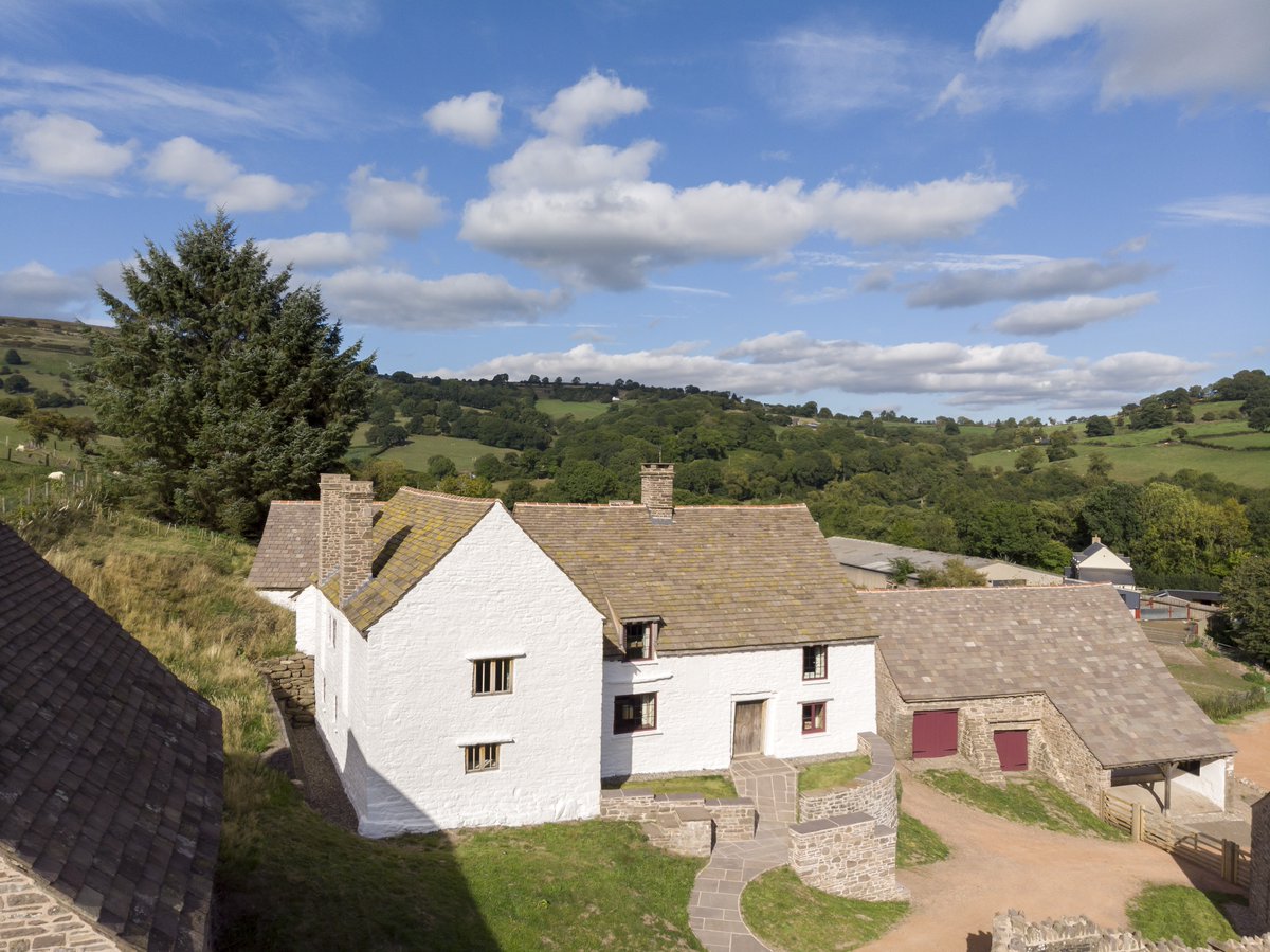 LandmarkEngage1's tweet photo. How do you fancy stepping back in time via #VirtualReality? During our #free public #OpenDays on 10-13 #June we're giving you the chance to experience #LLwynCelyn as it would have been thanks to @HeritageFundUK &amp; @AHScanning. Book your free tickets here: https://t.co/Lur3FaGULp https://t.co/N0Qa50ULtL