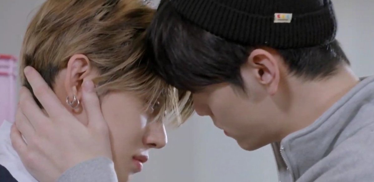 hourly yeonbin tweet media