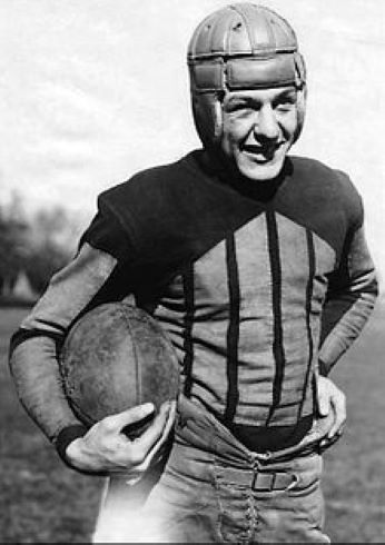GolfShoeBandon's tweet photo. Jeff, Derek, Jay and Larry from a town in Illinois where this man, Red Grange, played a little football in the 20's.  They played in all kinds of weather conditions and always had a smile.  Sorry I can't say the same for me  First frowny face I've seen in 24yrs
@BandonDunesGolf https://t.co/61fDWNPuLJ