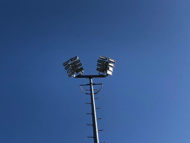 Nieuwe LED-verlichting op trainingsveld: Vorige week is de nieuwe LED-verlichting op ons trainingsveld geïnstalleerd door Sportstroom Nederland. Dit bedrijf uit Drachten heeft het hele project van begin tot eind op zich genomen. De nieuwe verlichting… dlvr.it/SQ1Ygc