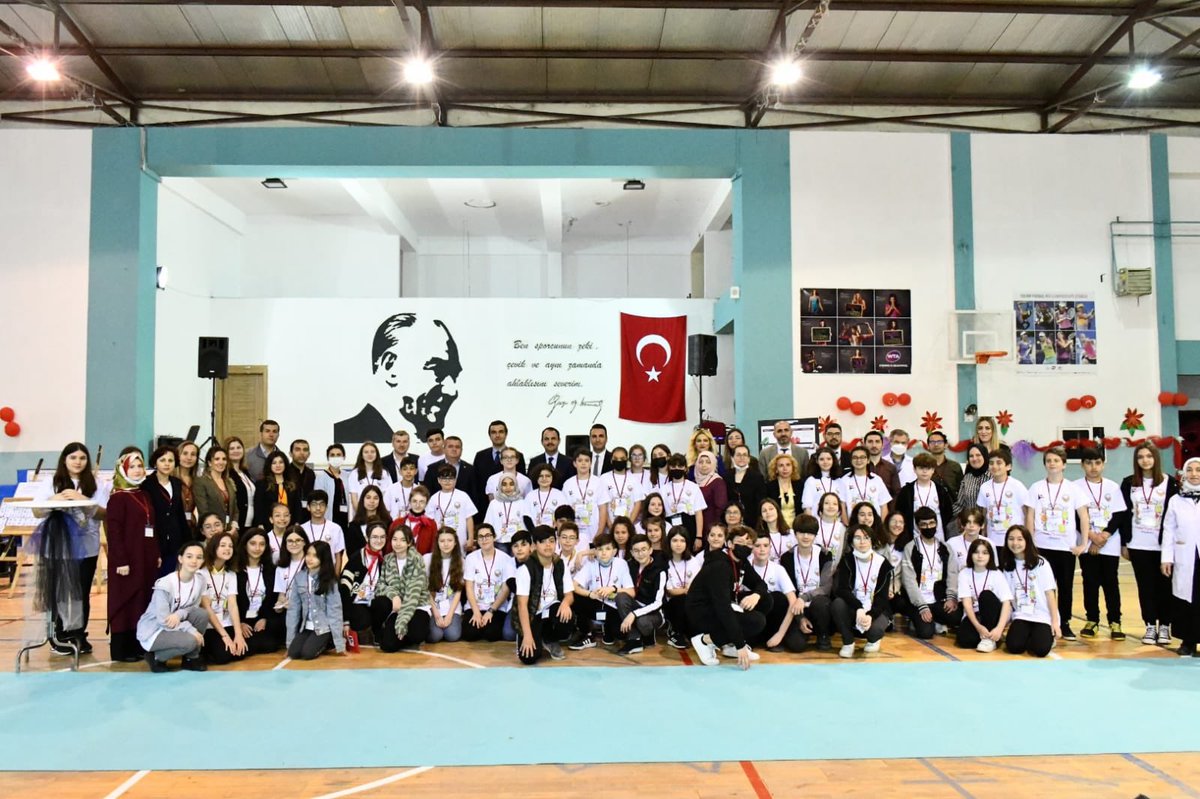 catalca_mem's tweet photo. Kaymakamımız Erdoğan Turan Ermiş, Müdürümüz Tayfun Özyolcu ve Şube Müdürlerimiz, İTO Ortaokulu’da gerçekleştirilen TÜBİTAK 4006 Bilim Fuarı sergisine katıldılar.
Emeği geçen tüm öğretmen ve öğrencilerimizi tebrik ederiz. 
 @tcmeb @memleventyazici @TayfunOzyolcu @GCatalca https://t.co/AJ3J3anriv