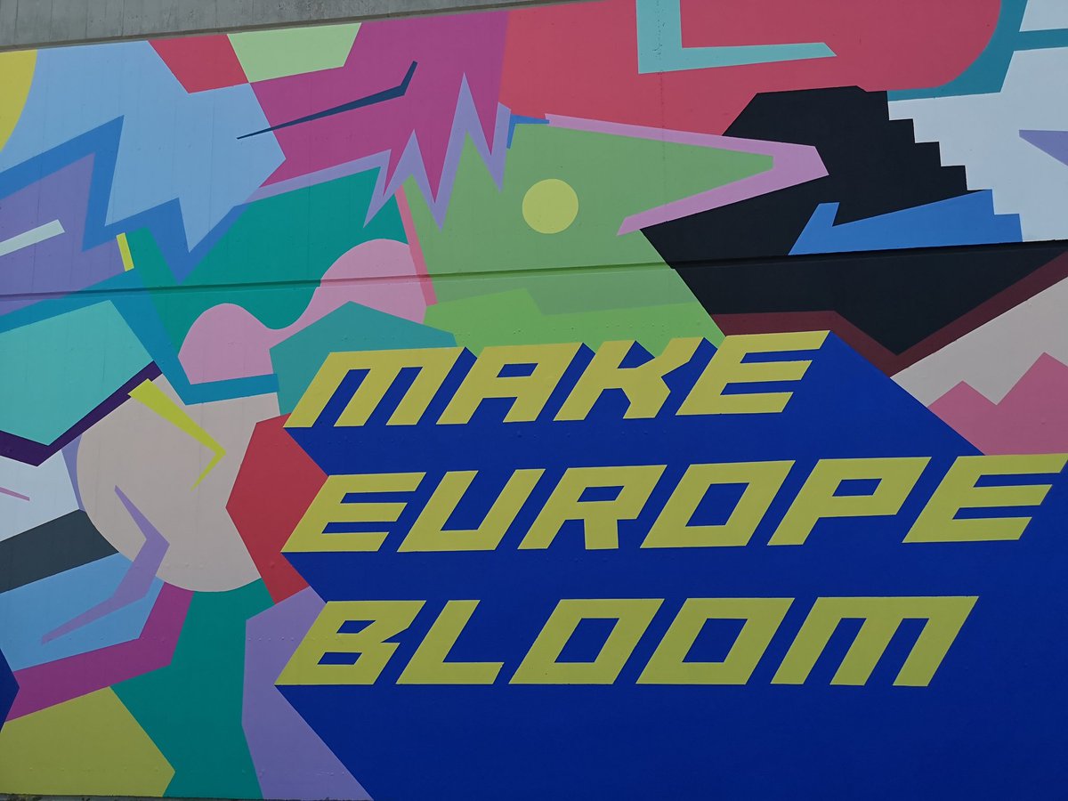 Une fresque pour la journée de l'Europe sur les murs de l'université de Strasbourg #MakeEuropeBloom #EuropeDay22 #unistra