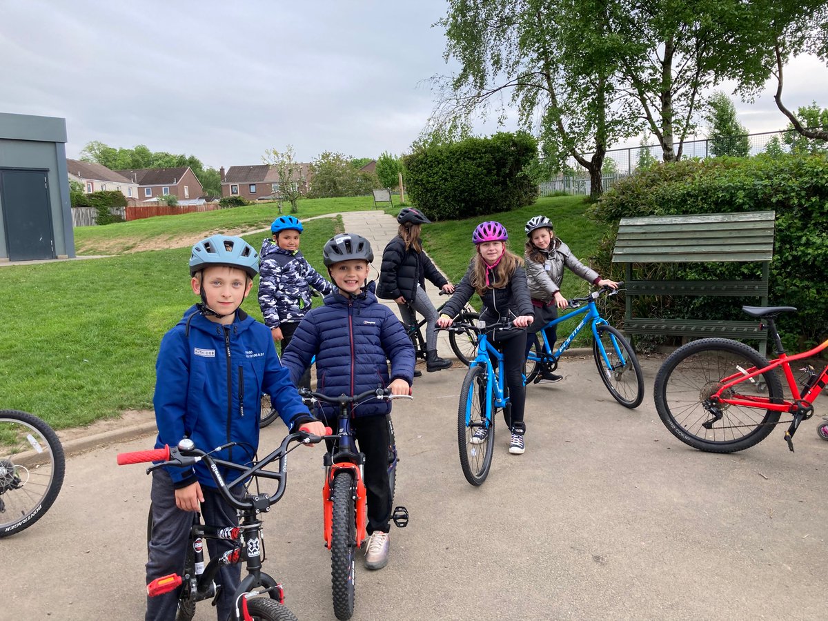 stdavidsparentc's tweet image. Well done P6. First bikeability session complete. 🤩
@stdavidsPS_ELC