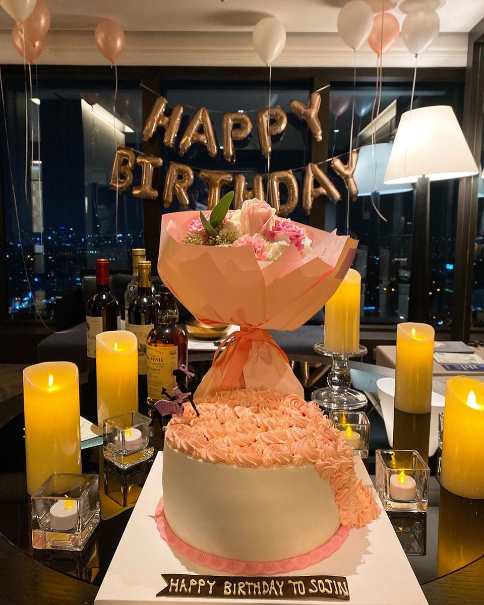 Emily0808d's tweet photo. Friends birthday, a small gathering https://t.co/RcwTCGKRVM