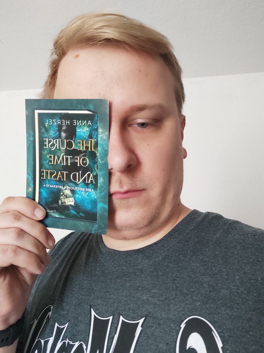 DragonxxMaid's tweet photo. Ahoi Landratten und Piraten, die liebe @Wellenbuch hat ihr erstes Buch rausgebracht mit Unterstützung von @Bookspot_Verlag Es nennt sich "The Curse of Time and Taste"" und ich nehme am #CoverFlashmob teil :D https://t.co/sXb9AbNpVm