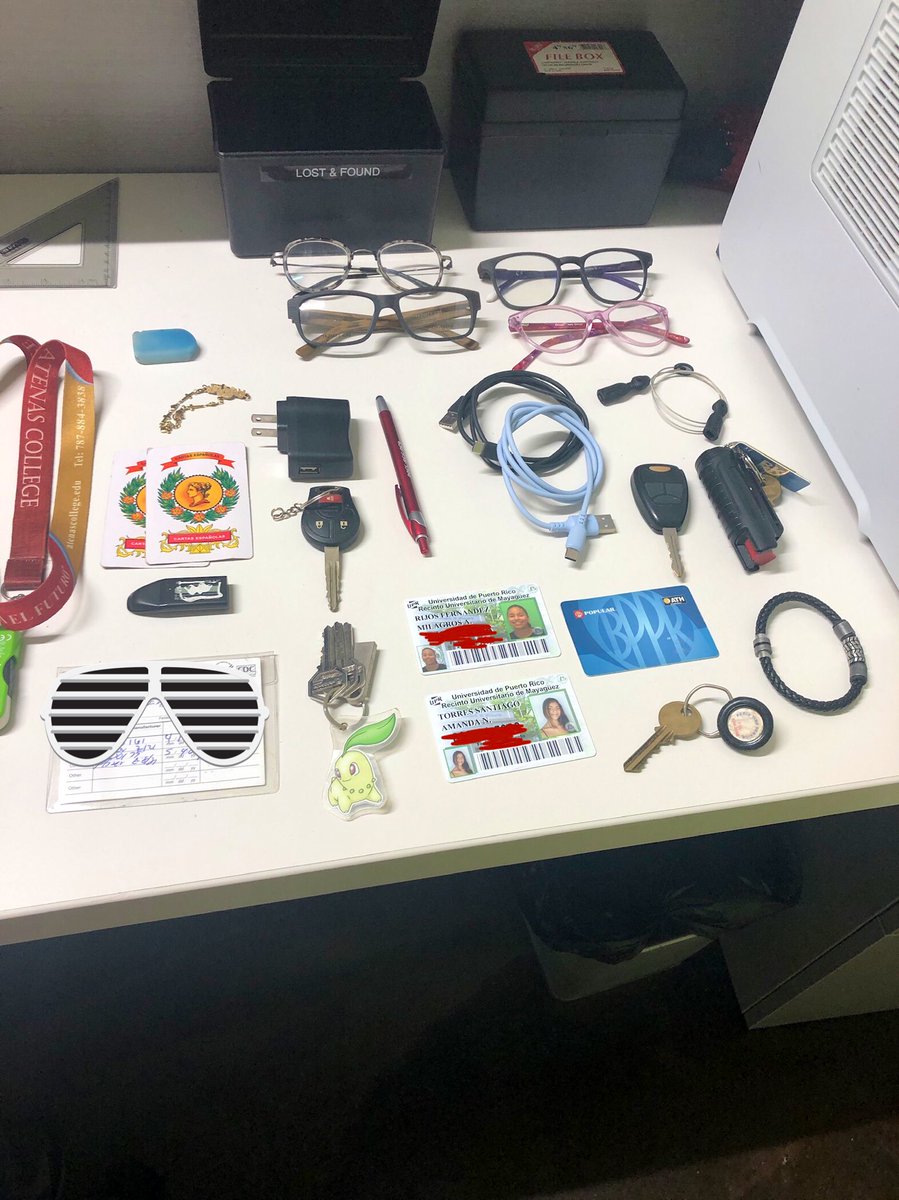 Mi gente…estos artículos están en el counter de 3er piso del Centro. Tenemos tarjeta de vacuna de Xioanelys, ID-RUM Milagros y Amanda y ATH de Alondra. <a href="/cgerum/">CGE UPRM</a> <a href="/cefirum/">CEFI-RUM</a> <a href="/CEFCA7/">CEFCA-RUM</a> <a href="/cefacrum/">ceFAC-RUM</a> <a href="/EstudiantesUPRM/">Decanato Estudiantes</a> Deben traer alguna ID para entregarlos. #LostandFound